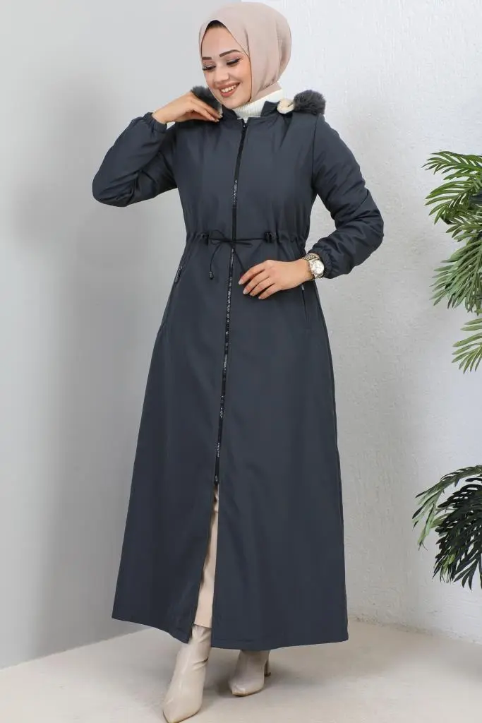 1055 Yakası Kürk Detaylı Kapüşonlu Uzun Bondit Kaban Gri-detail