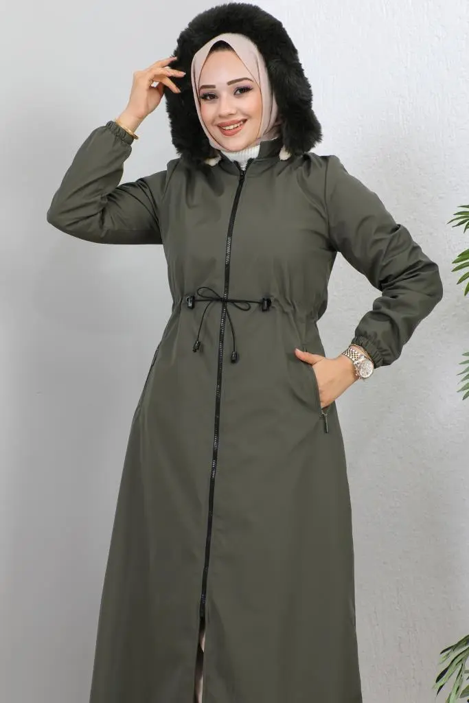 1055 Yakası Kürk Detaylı Kapüşonlu Uzun Bondit Kaban Haki-detail