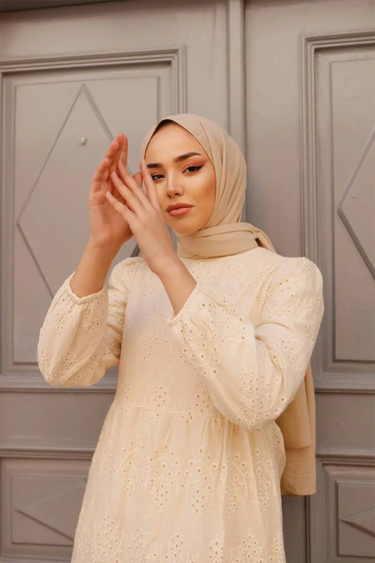 1073 Dantelli Elbise Krem-detail