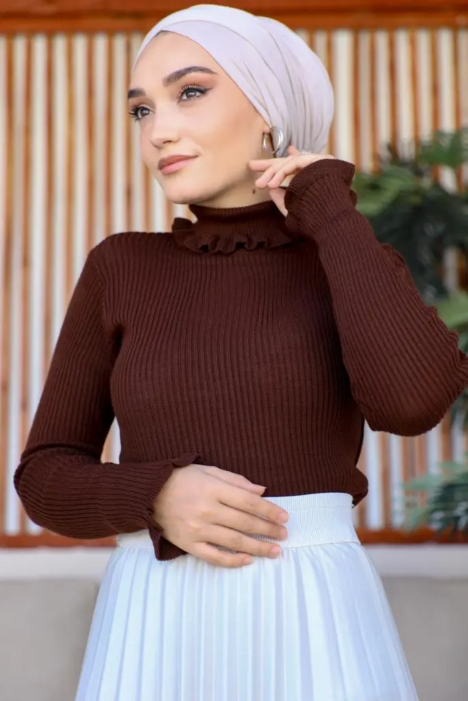 11013 Fırfır Detaylı Boğazlı Triko Kazak Kahverengi-detail