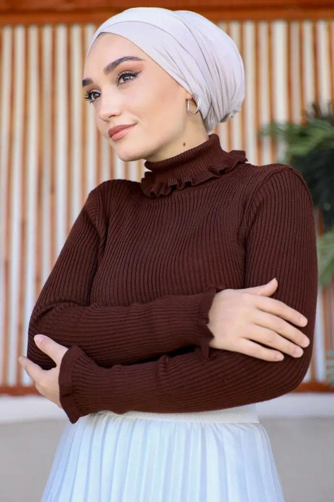 11013 Fırfır Detaylı Boğazlı Triko Kazak Kahverengi-detail