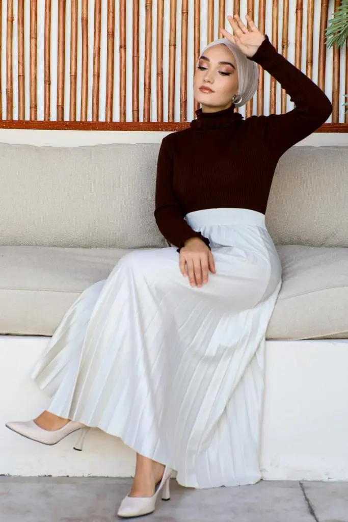 11013 Fırfır Detaylı Boğazlı Triko Kazak Kahverengi-detail