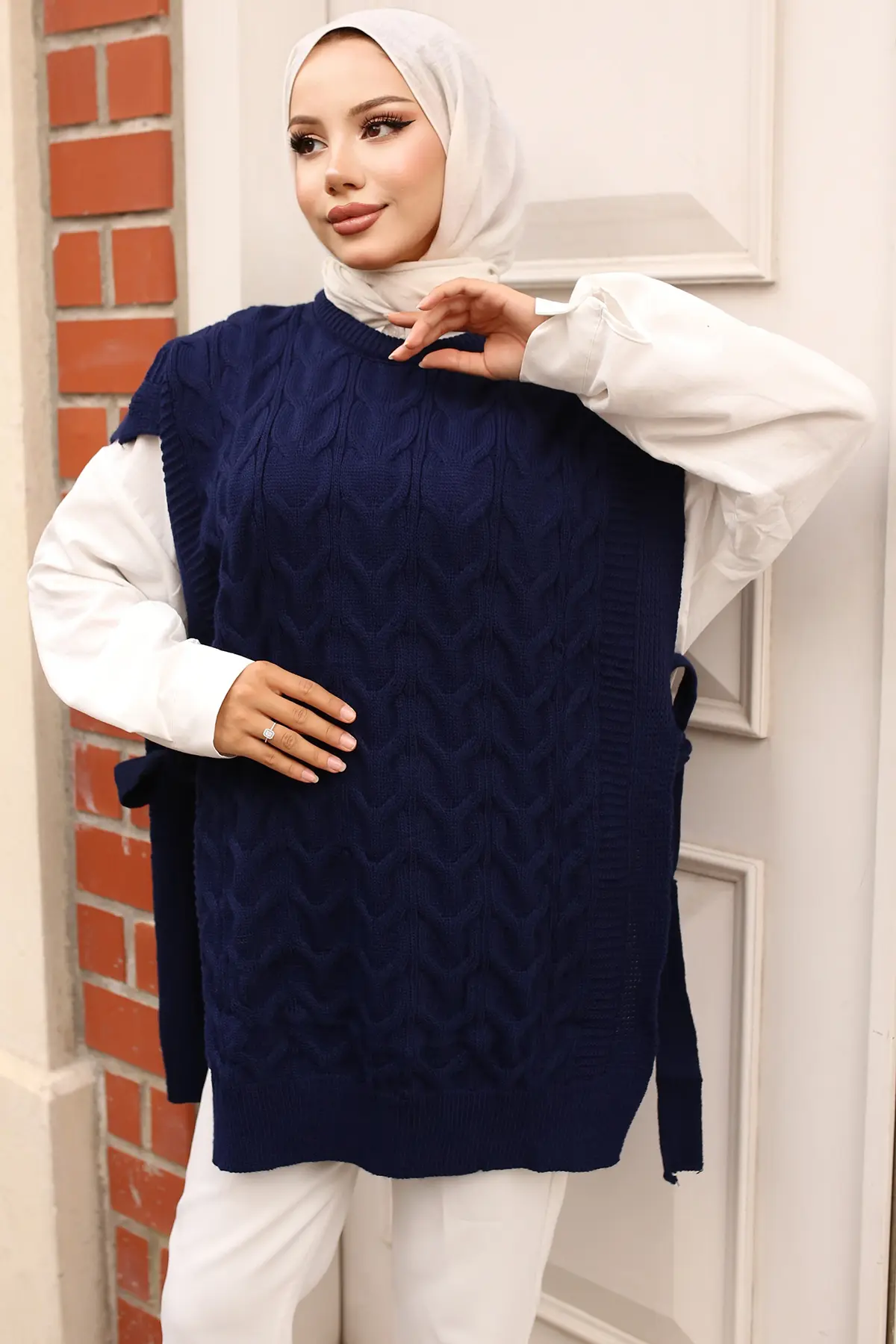 Sweater With Side Belt Ties-detail