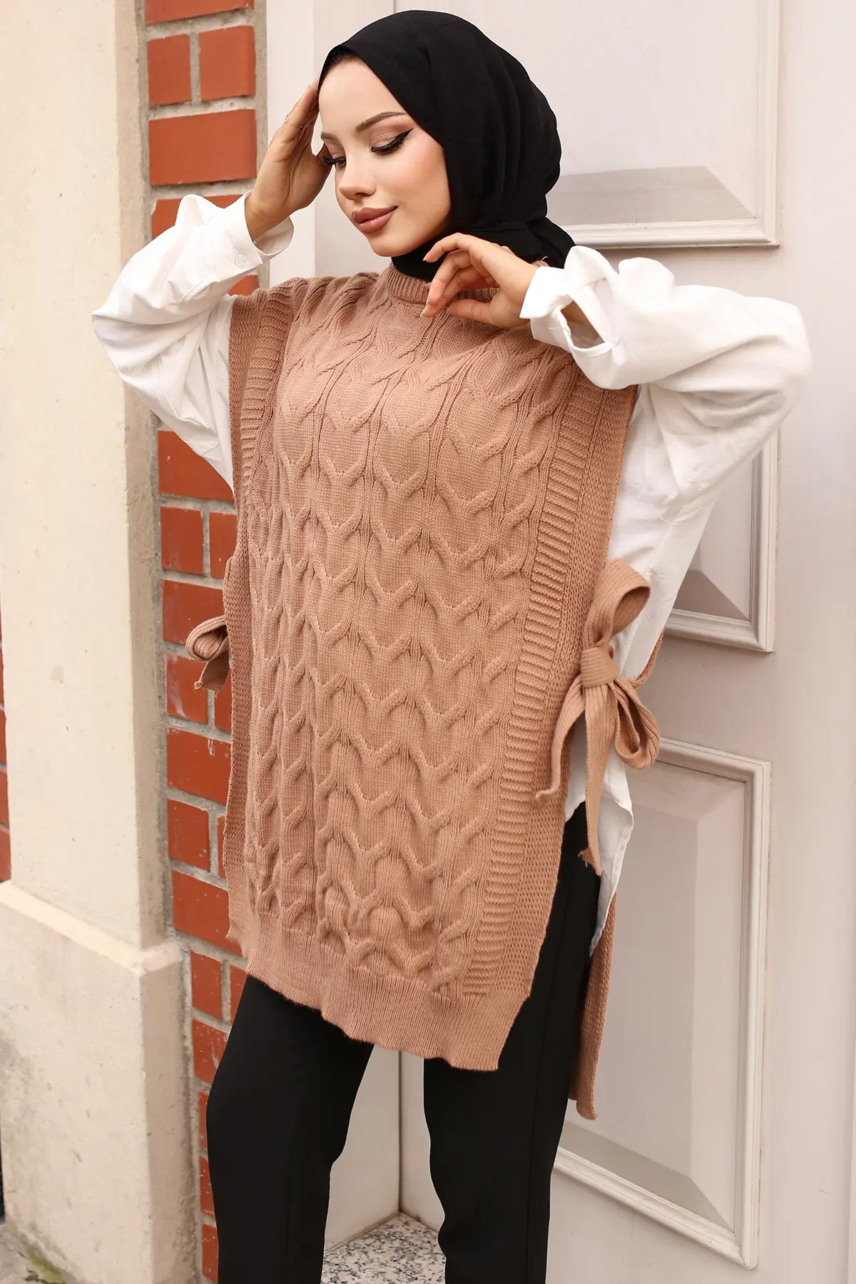 Sweater With Side Belt Ties-detail