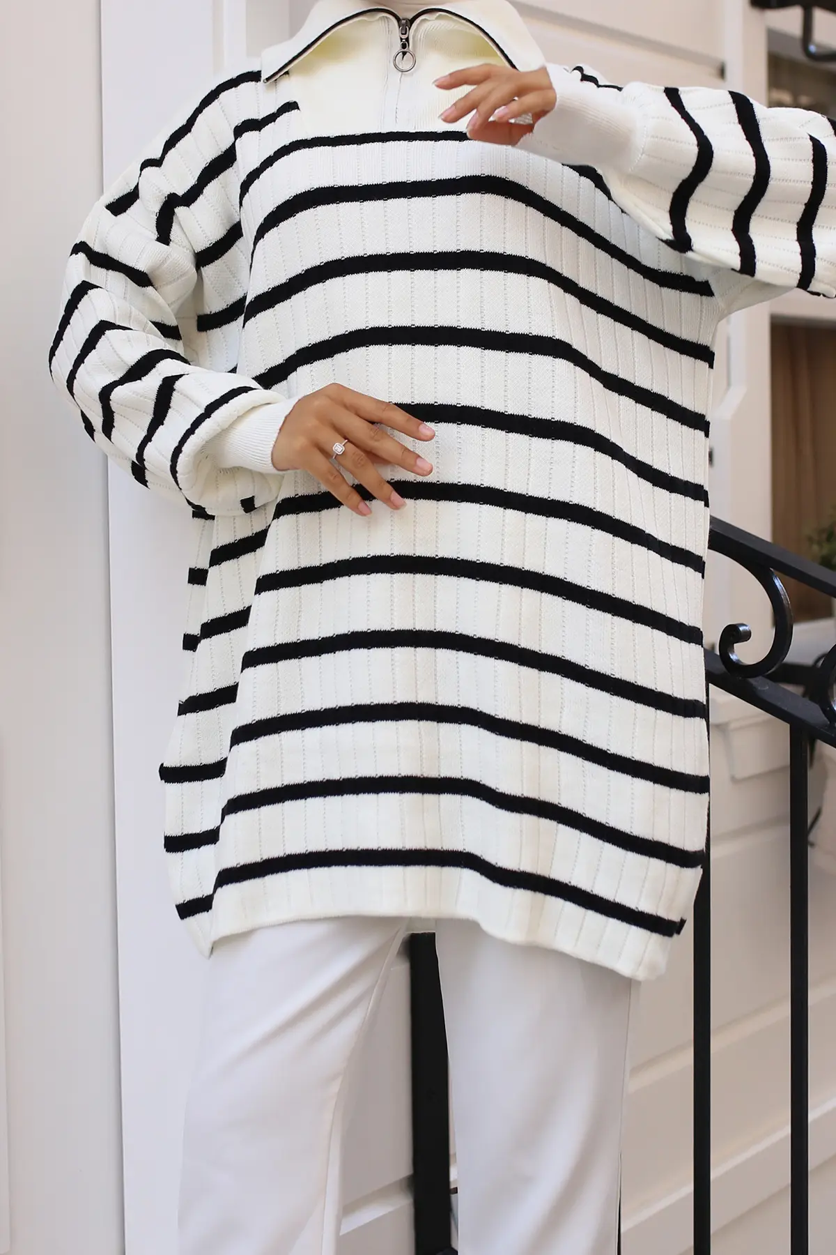 11041-32 Yakası Fermuarlı Fitilli Çizgili Triko Tunik Siyah-detail