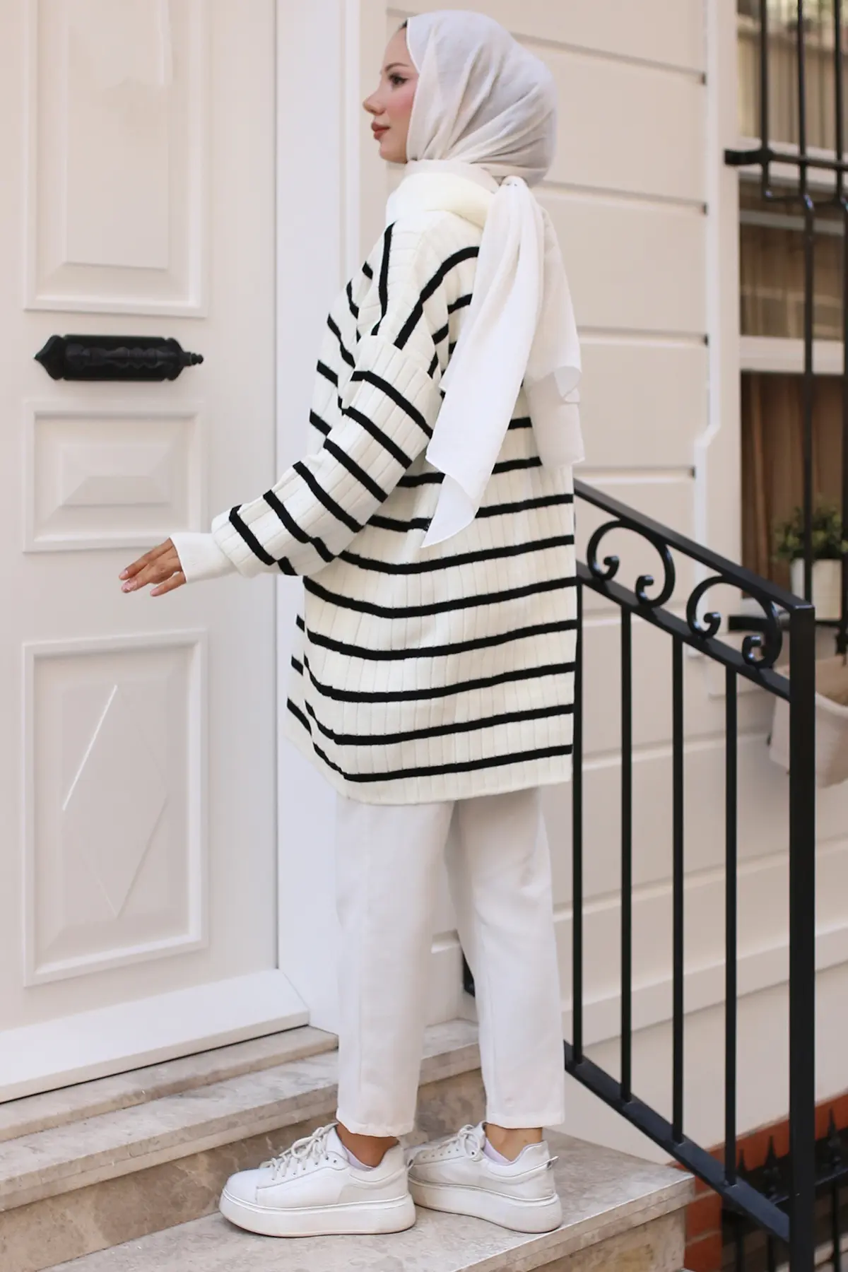 11041-32 Yakası Fermuarlı Fitilli Çizgili Triko Tunik Siyah-detail