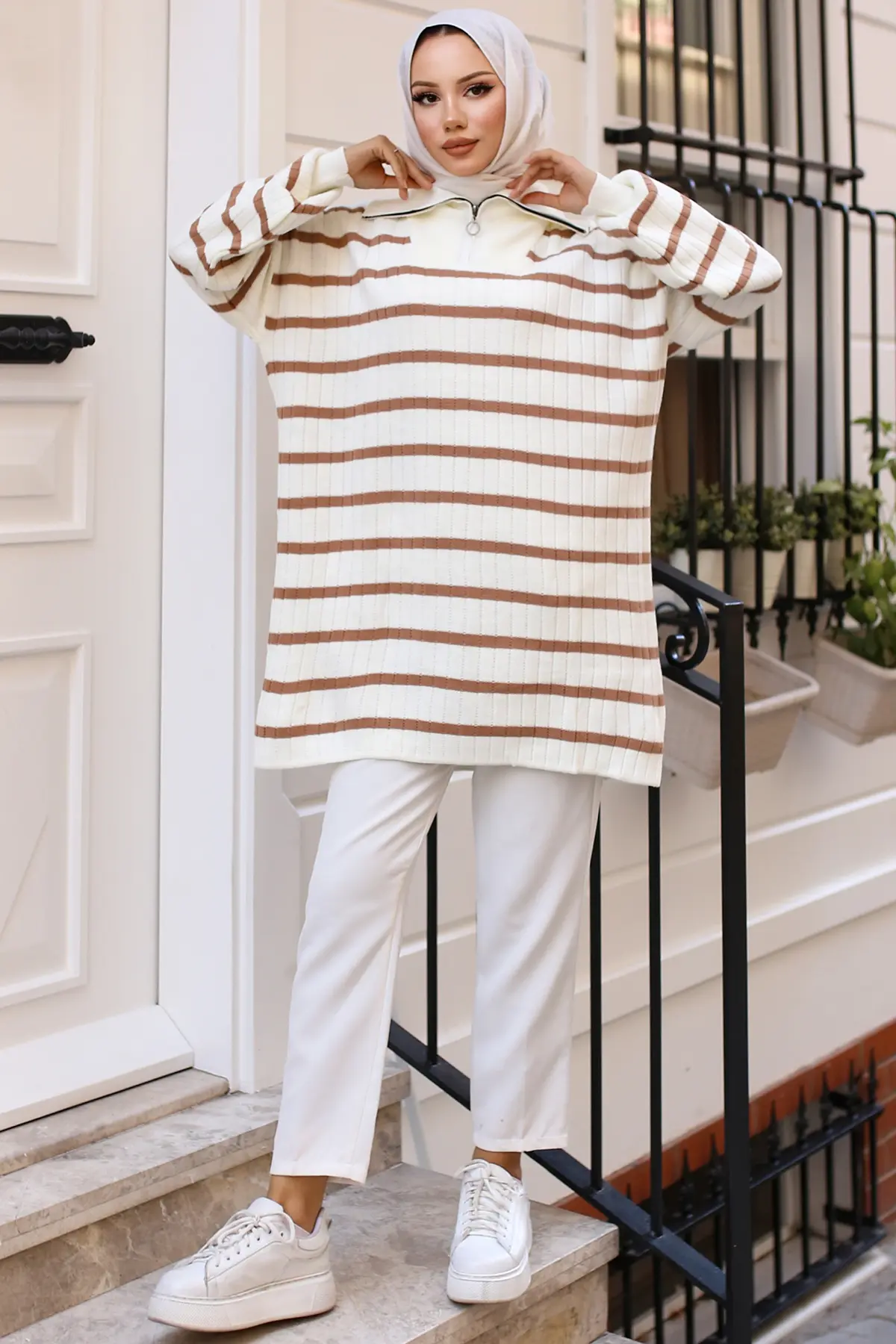 11041-32 Yakası Fermuarlı Fitilli Çizgili Triko Tunik Vizon-detail