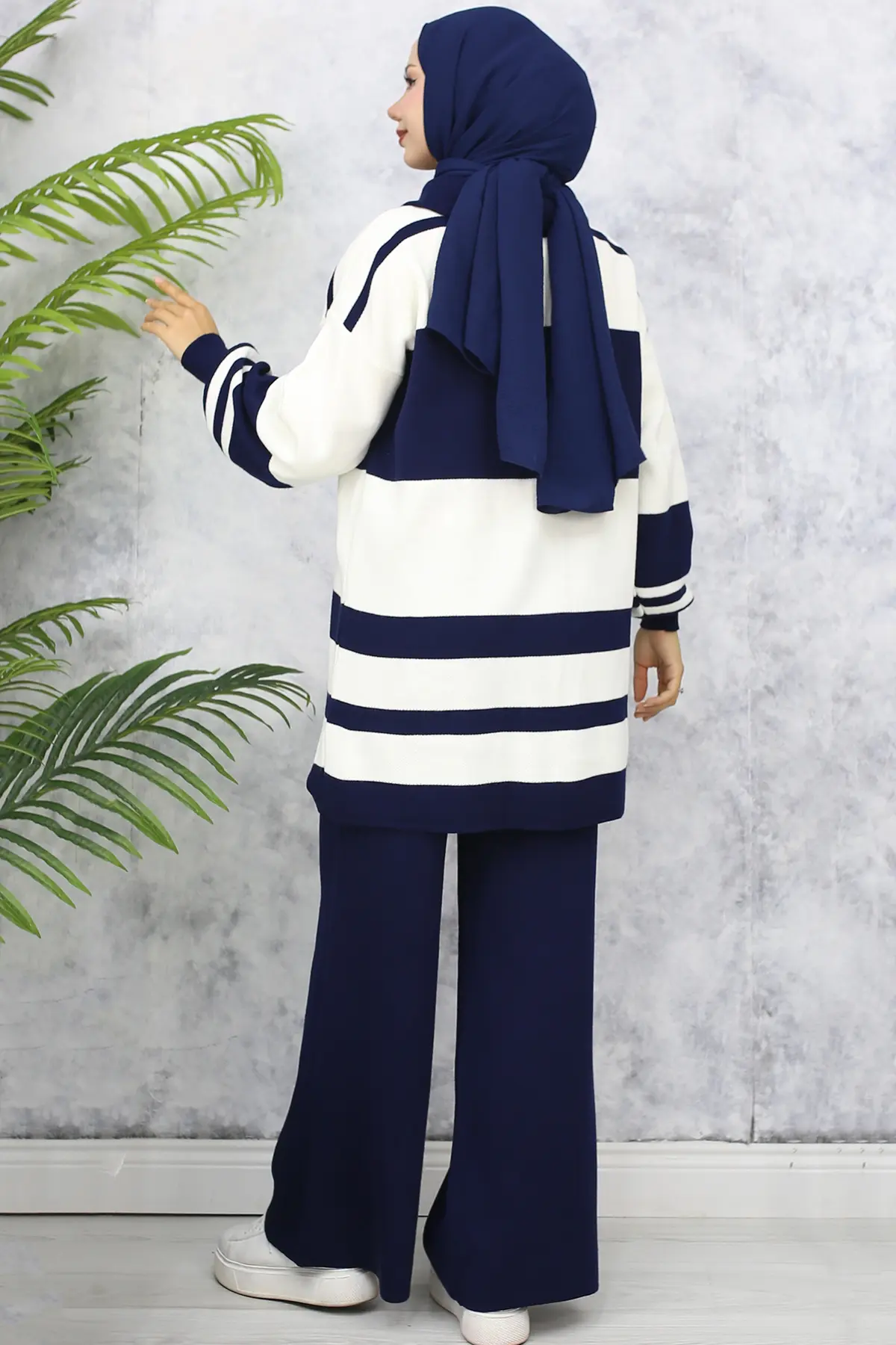 Striped Knitwear Suit-detail