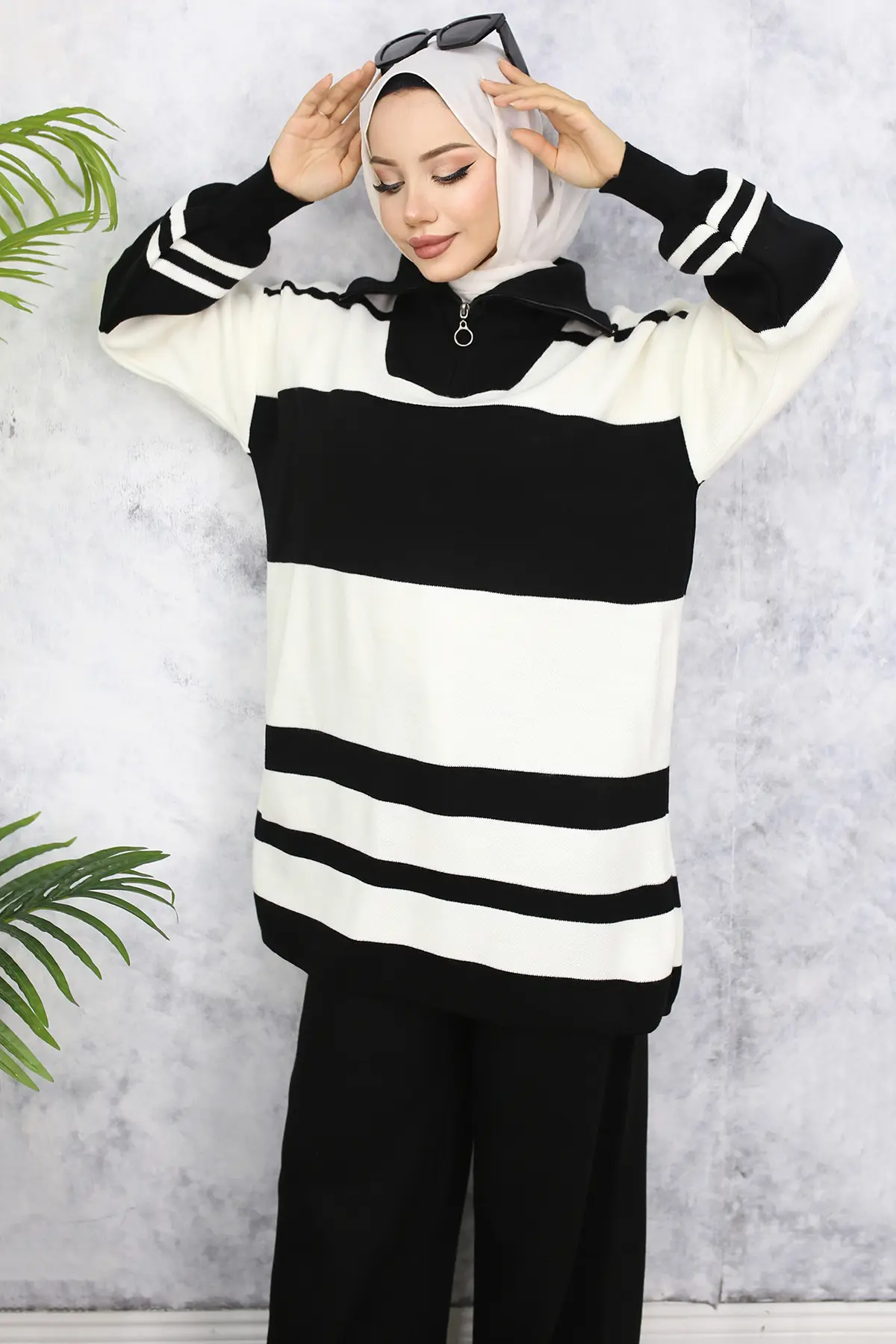 Striped Knitwear Suit-detail