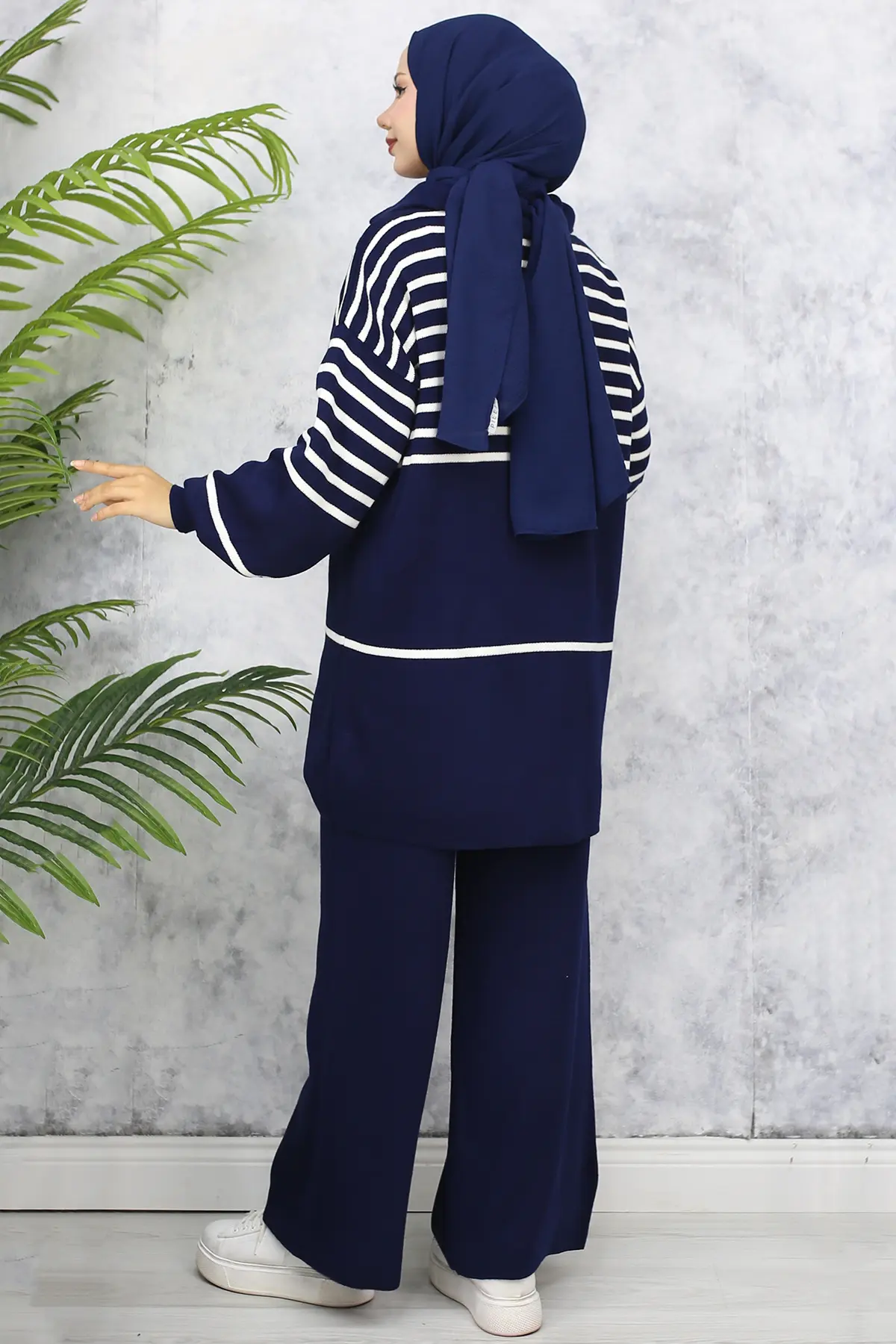 Striped Knitwear Suit-detail