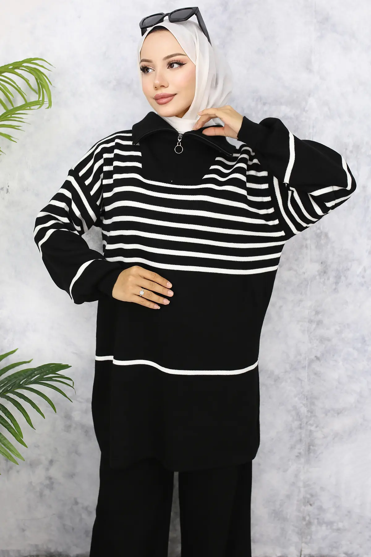 Striped Knitwear Suit-detail