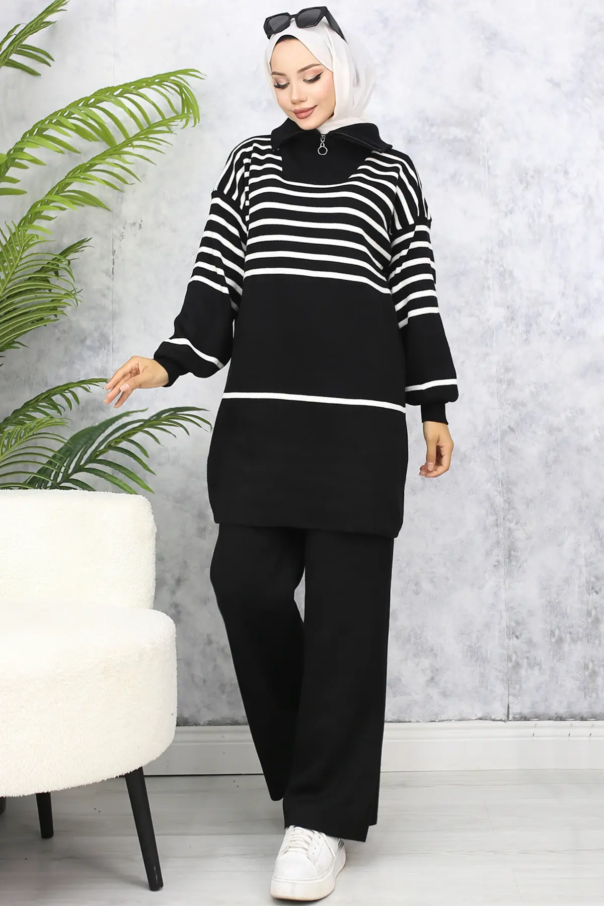 Striped Knitwear Suit-detail