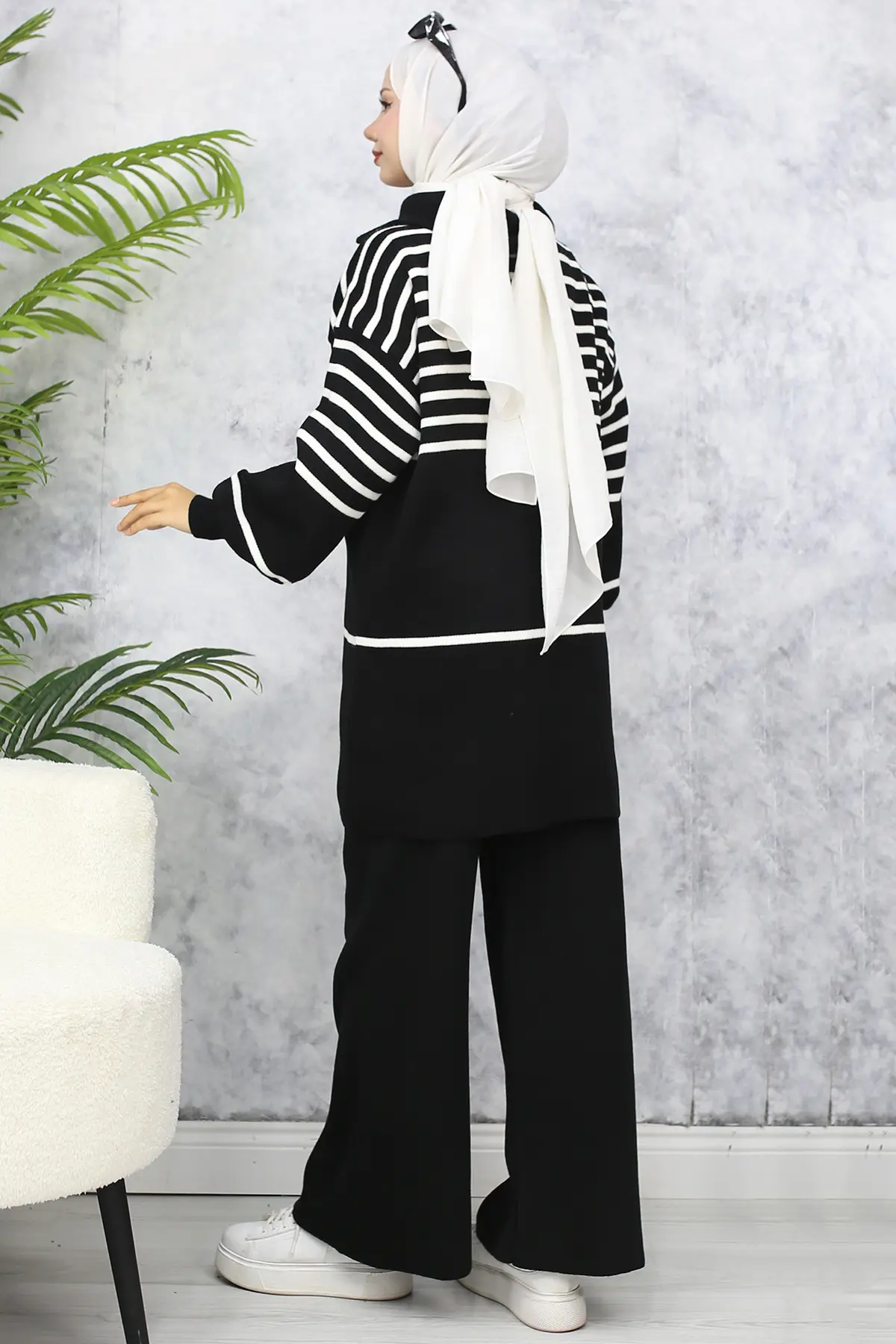 Striped Knitwear Suit-detail