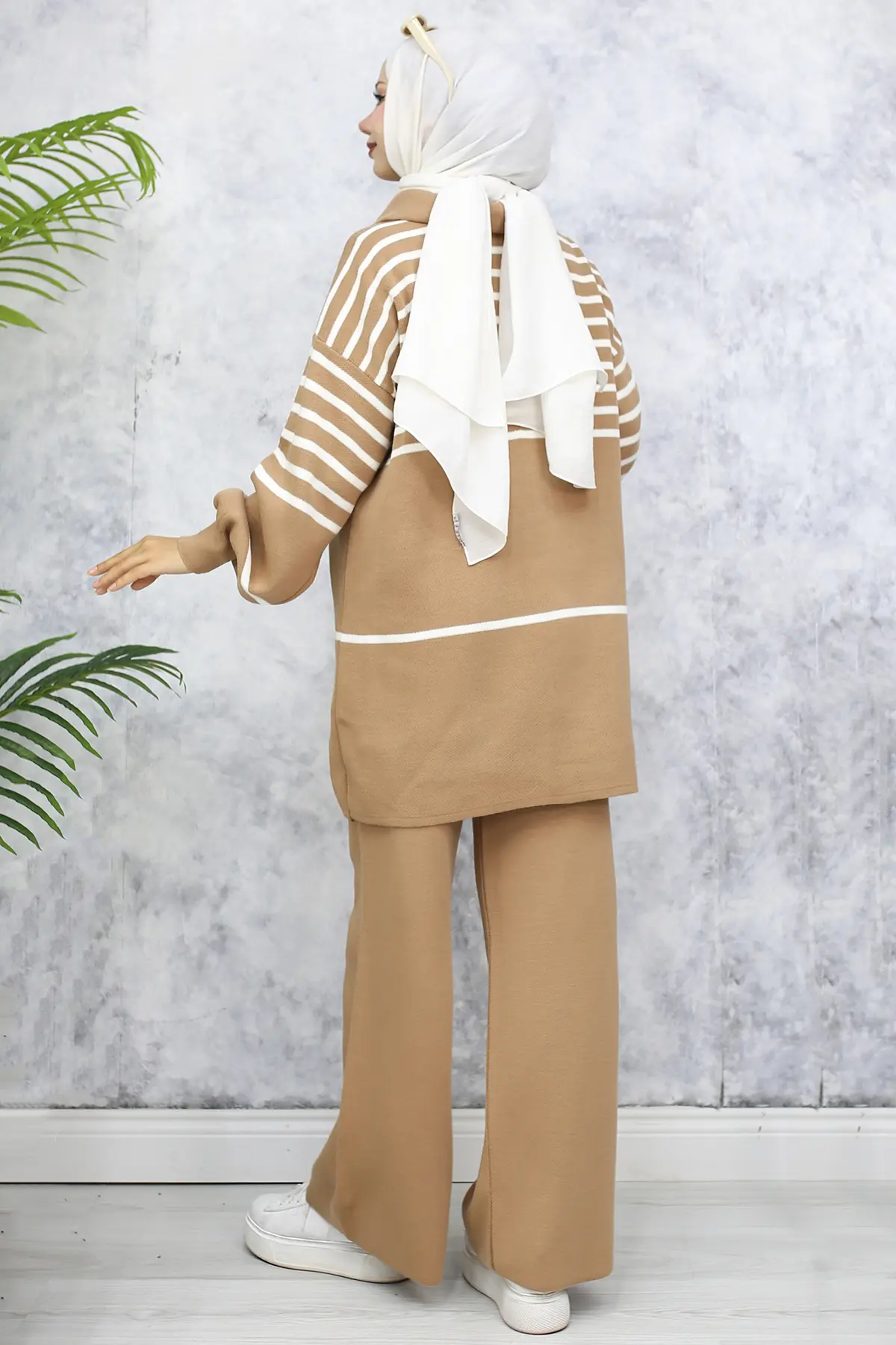 Striped Knitwear Suit-detail