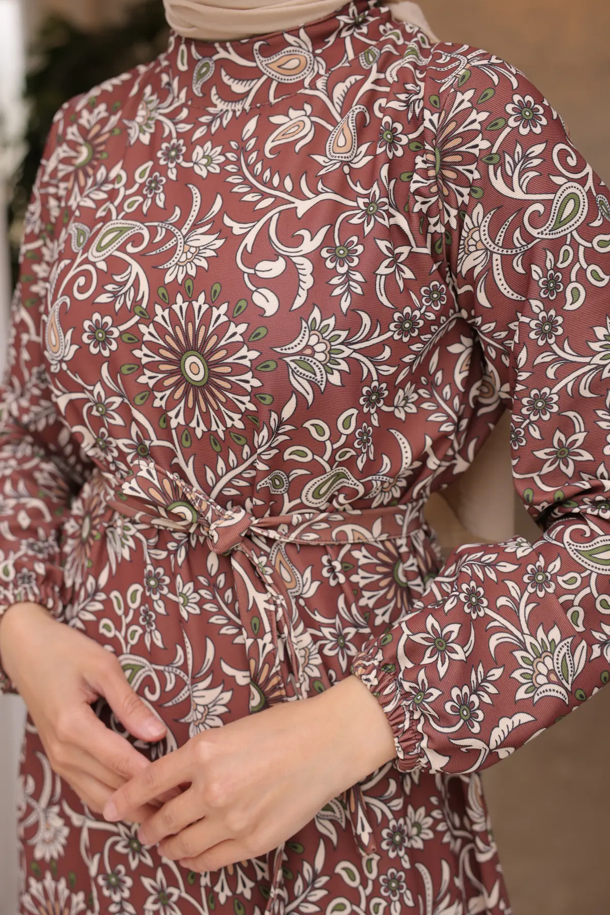 12012 Çiçek Desenli Tesettür Elbise Kahverengi-detail