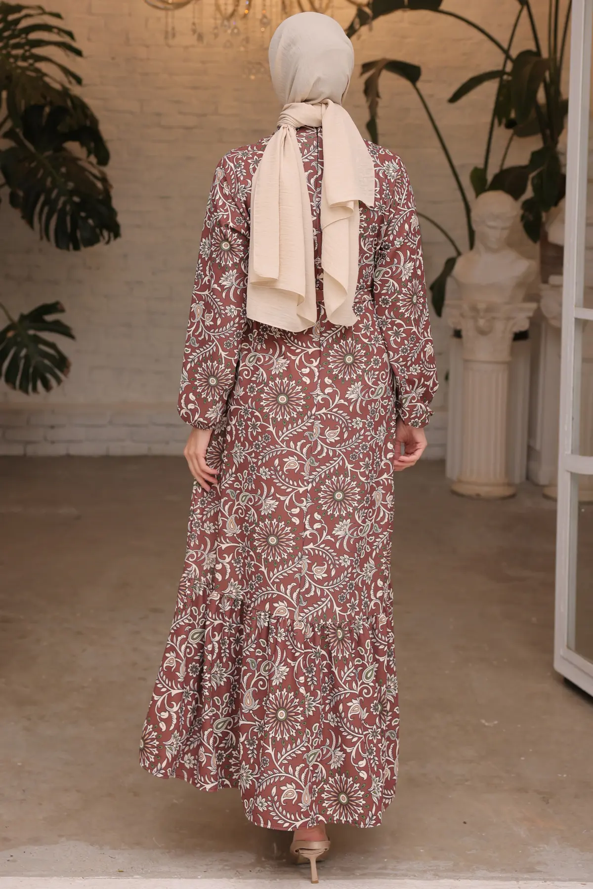 12012 Çiçek Desenli Tesettür Elbise Kahverengi-detail