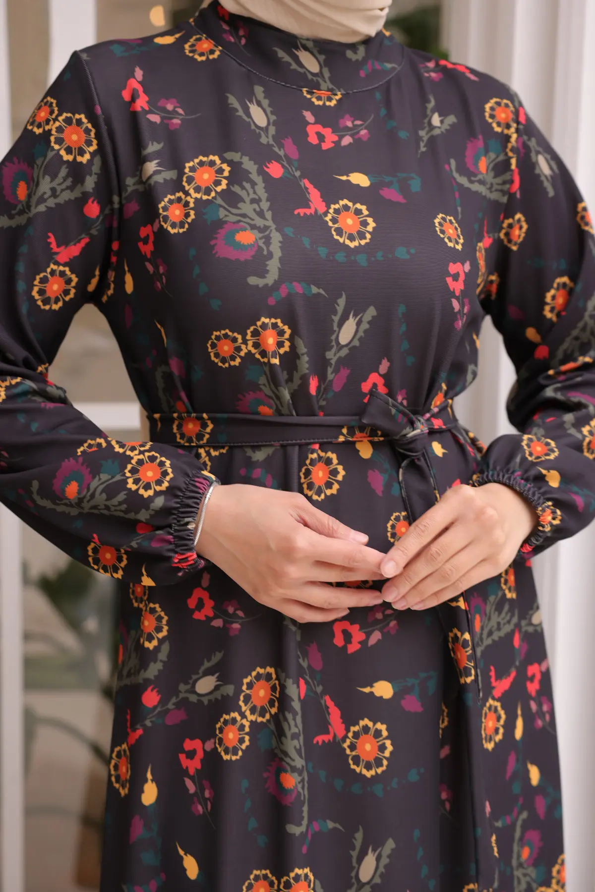 12014 Kolu Lastikli Çiçek Desenli Elbise Siyah-detail