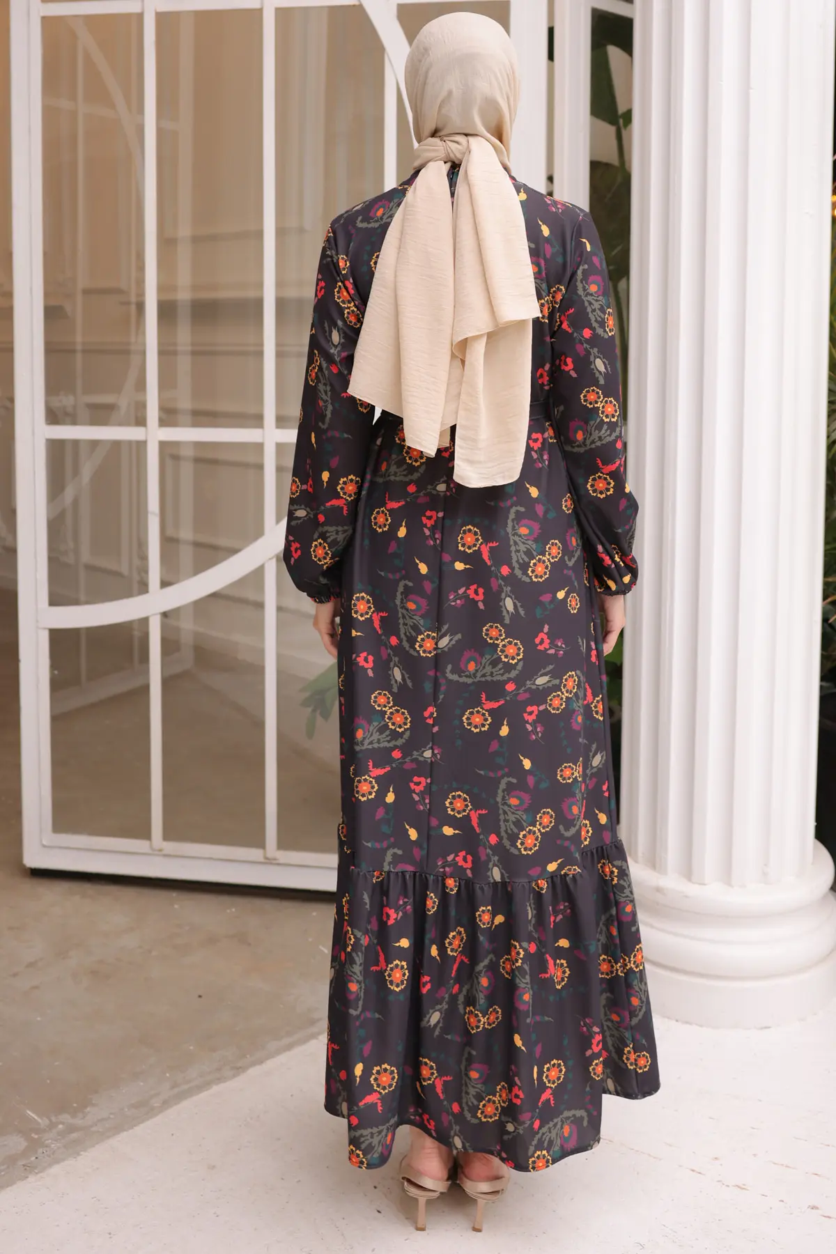 12014 Kolu Lastikli Çiçek Desenli Elbise Siyah-detail