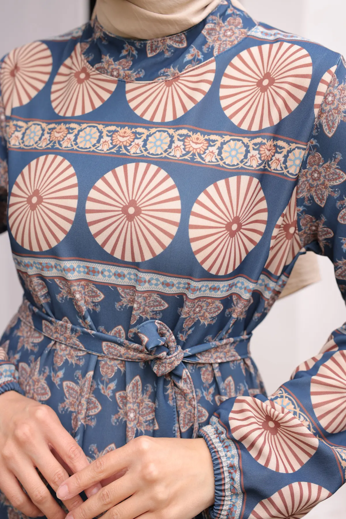 12015 Desenli Tesettür Elbise Lacivert-detail