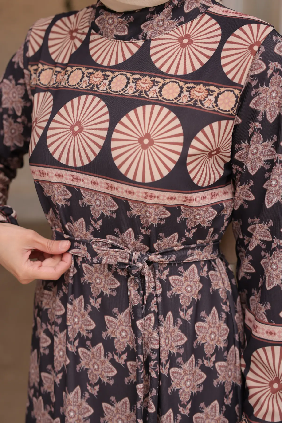 12015 Desenli Tesettür Elbise Siyah-detail