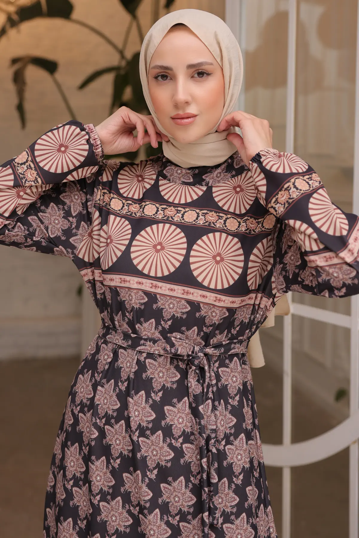12015 Desenli Tesettür Elbise Siyah-detail
