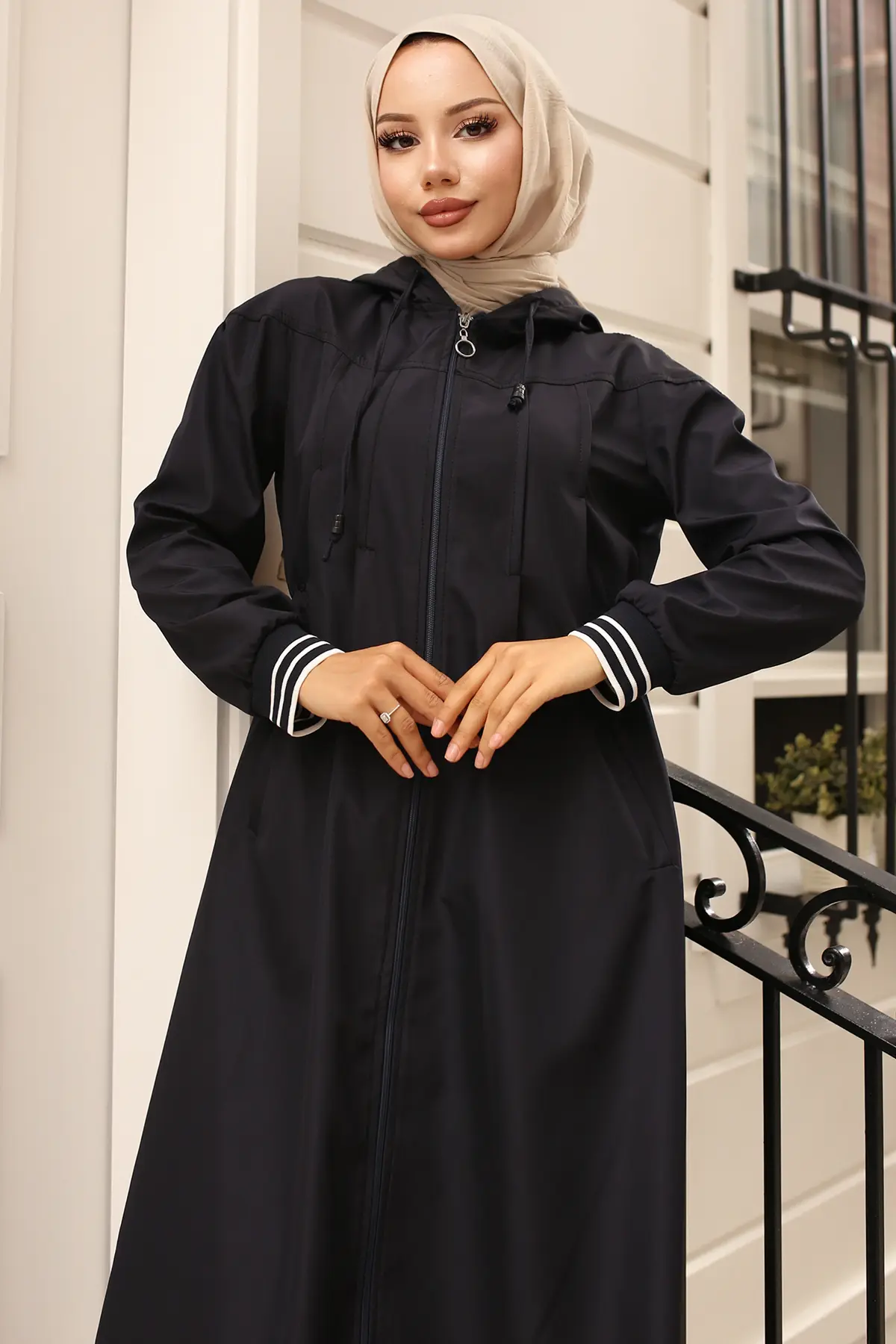 Seasonal Hooded Trenchcoat-detail