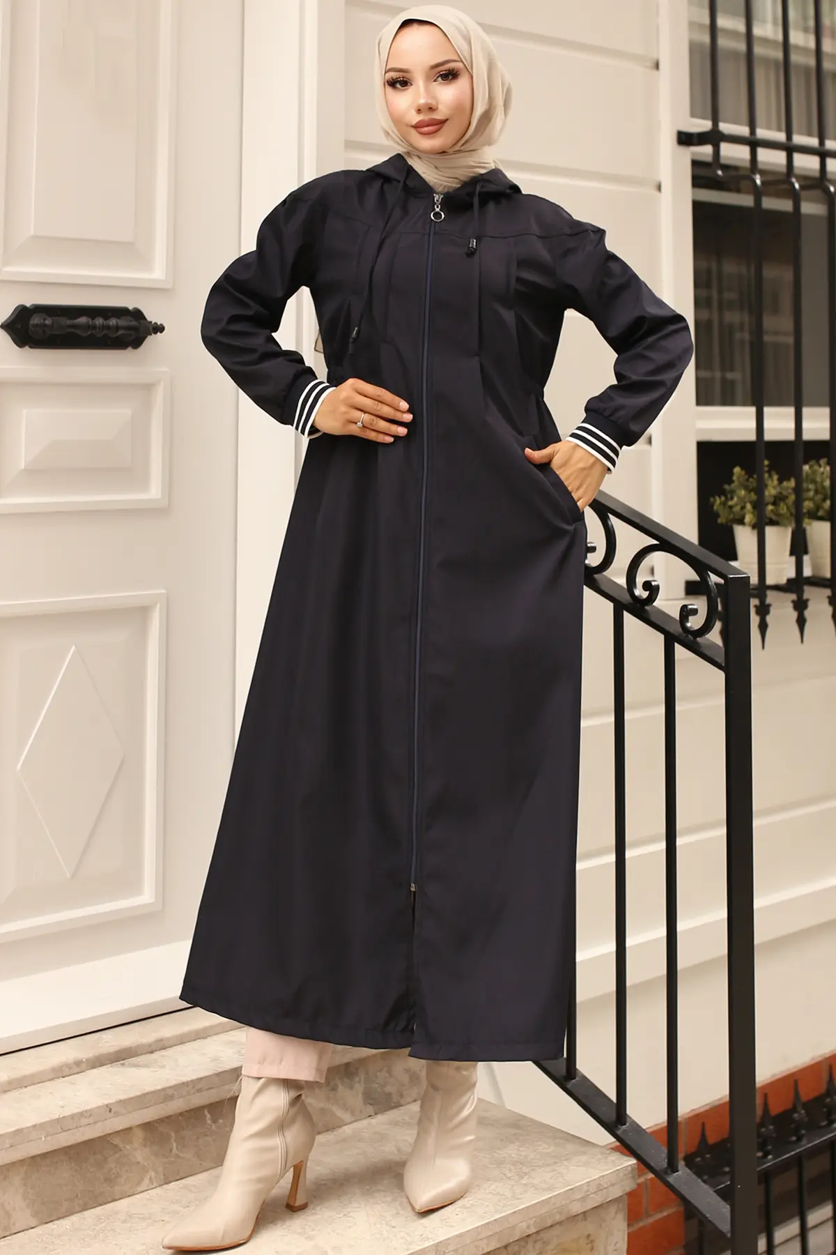 Seasonal Hooded Trenchcoat-detail