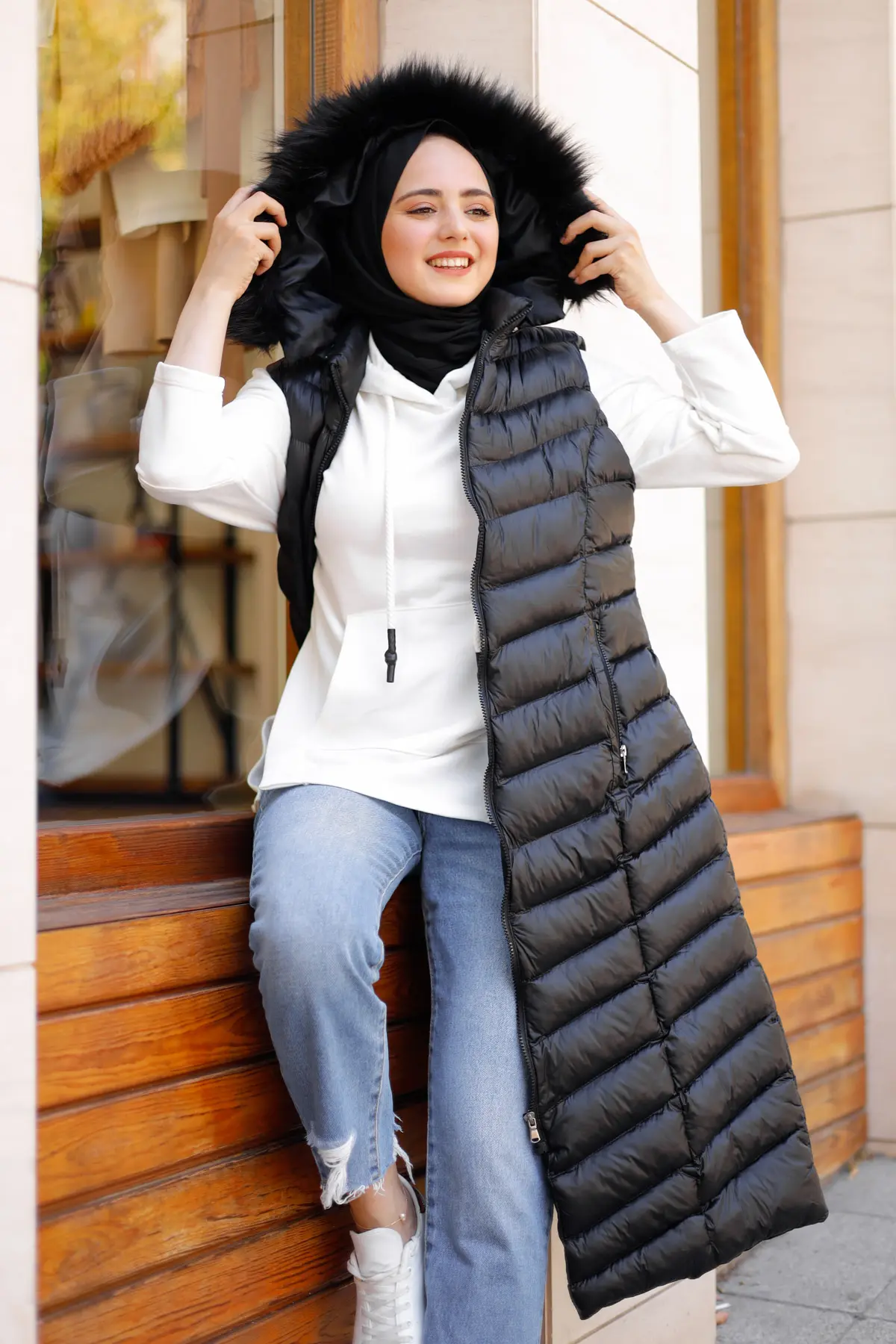 1701 Uzun Yakasi Kürklü Dolgu Yelek Siyah-detail