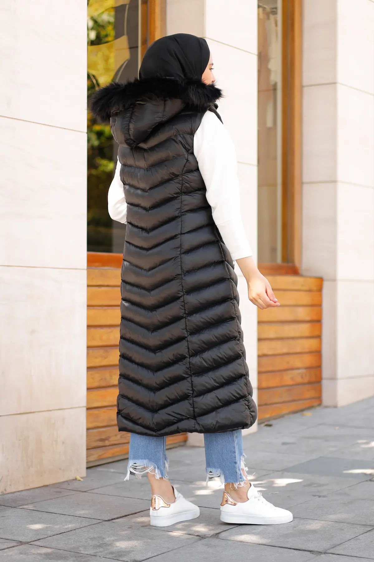 1701 Uzun Yakasi Kürklü Dolgu Yelek Siyah-detail