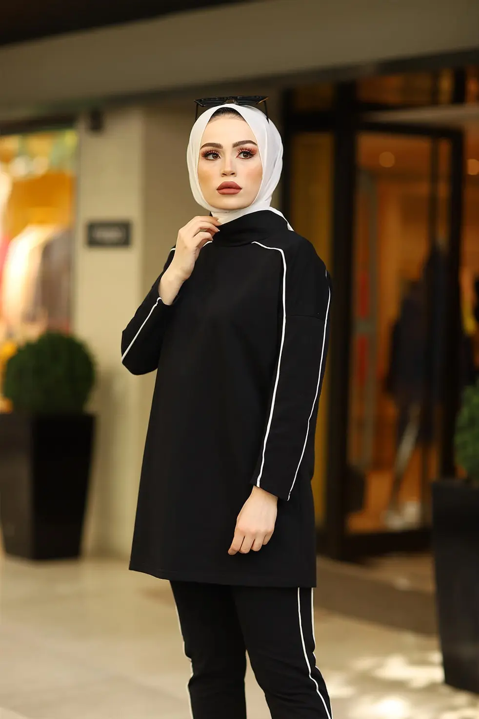 Black Thin Connecting Set-detail