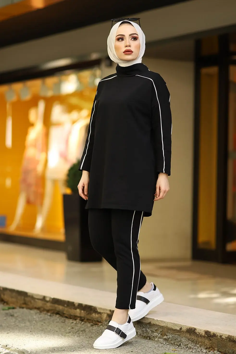 Black Thin Connecting Set-detail