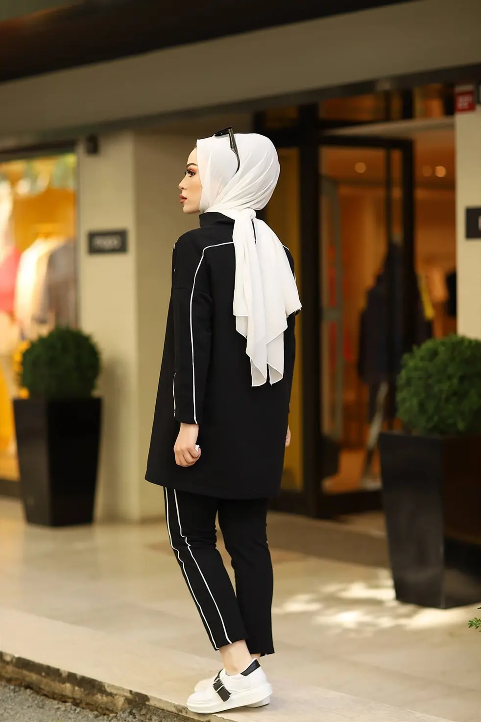 Black Thin Connecting Set-detail