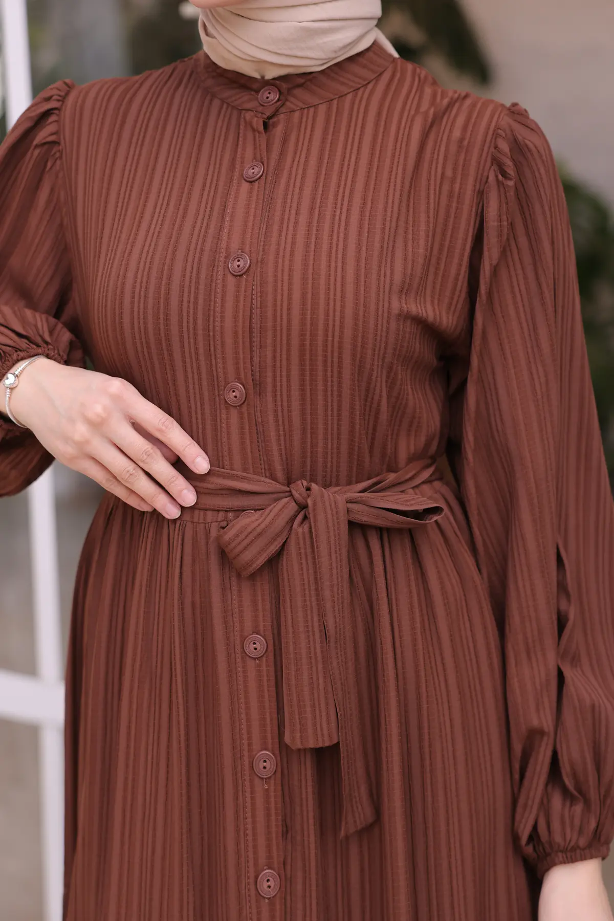 2024 Düğme Detaylı Elbise Kahverengi-detail
