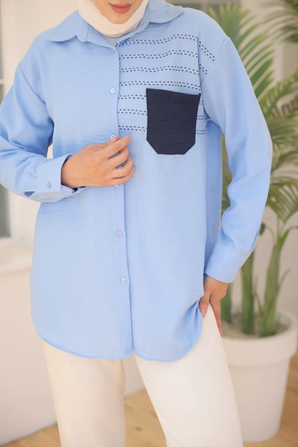 2061 Nakış Detaylı Cepli Gömlek Açık Mavi-detail