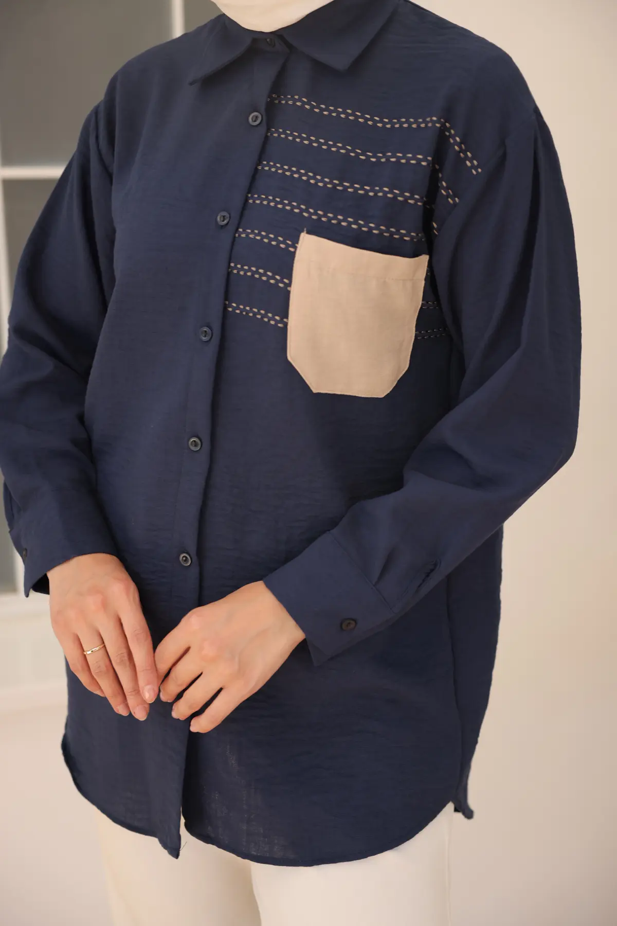 2061 Nakış Detaylı Cepli Gömlek Lacivert-detail