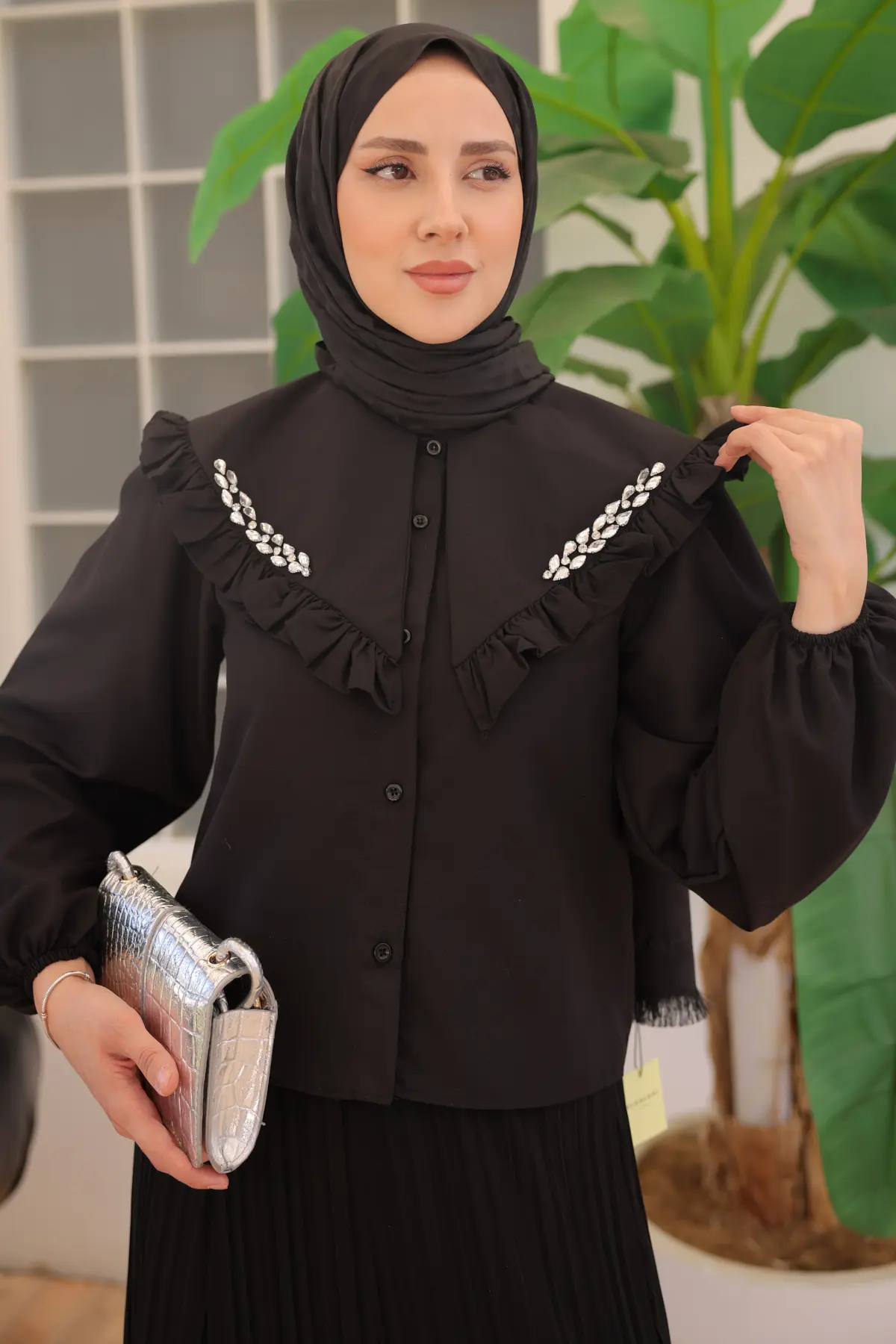 2070 Yakası Taş Detaylı Kısa Gömlek Siyah-detail