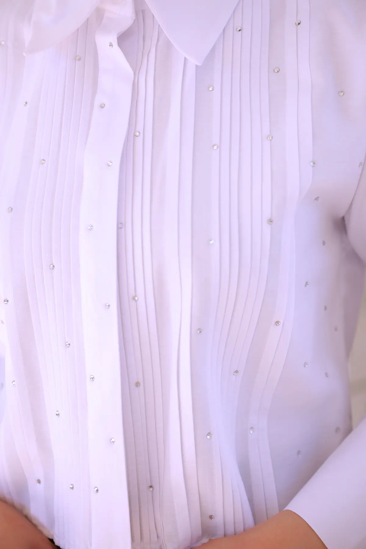 Stone Detailed Pleated Short Shirt-detail