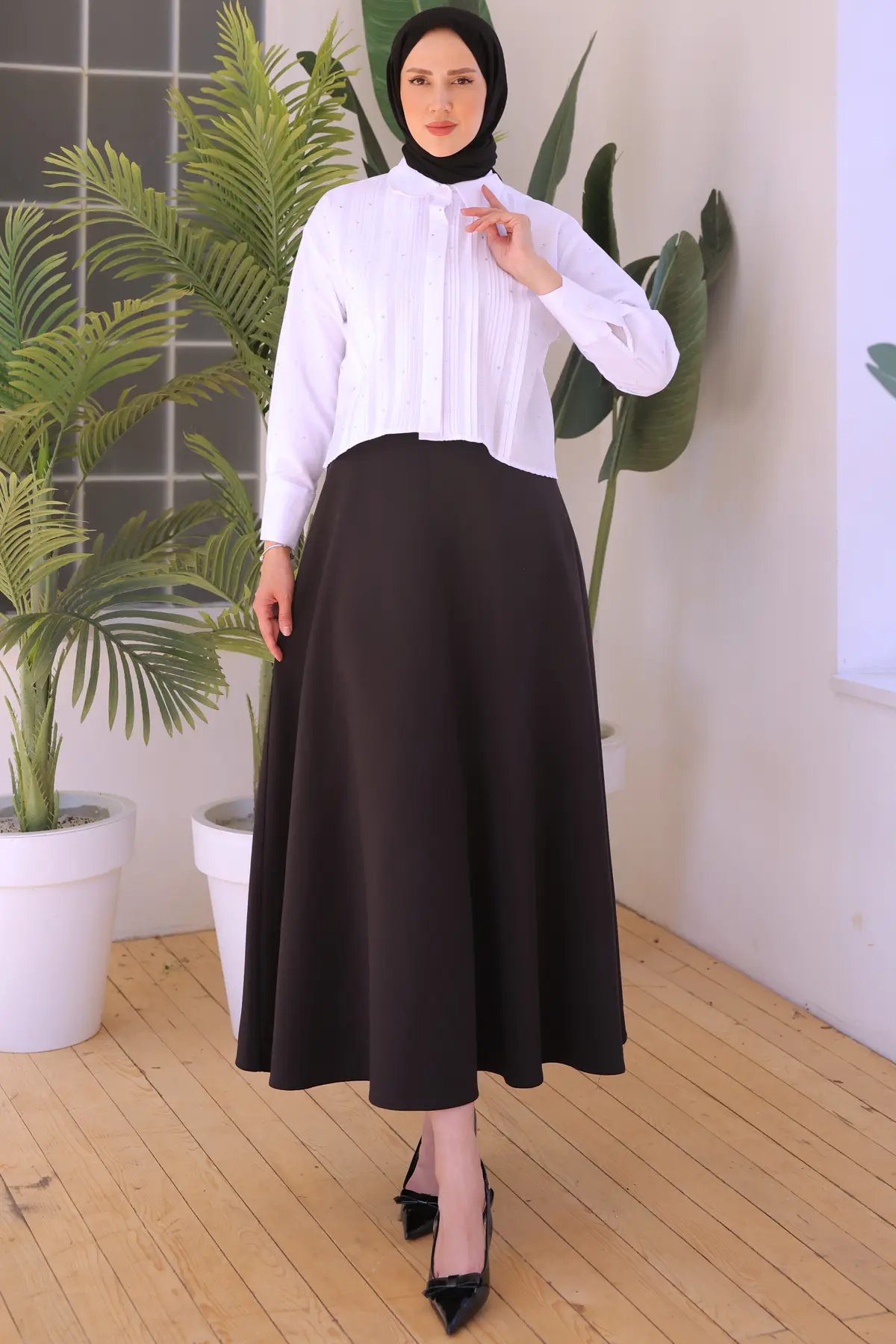 Stone Detailed Pleated Short Shirt-detail