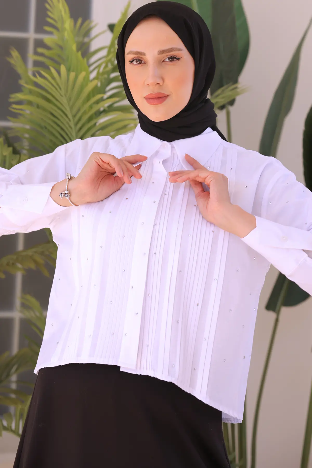 Stone Detailed Pleated Short Shirt-detail