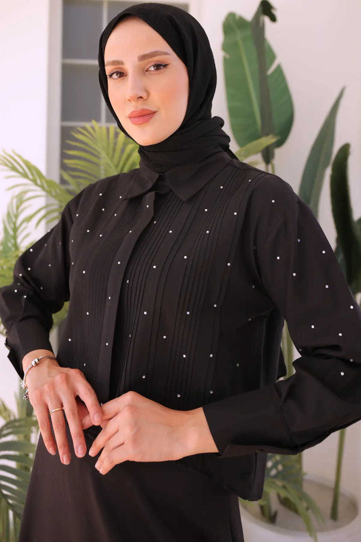 Stone Detailed Pleated Short Shirt-detail