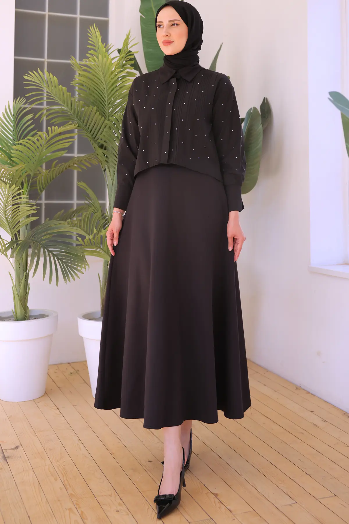 Stone Detailed Pleated Short Shirt-detail