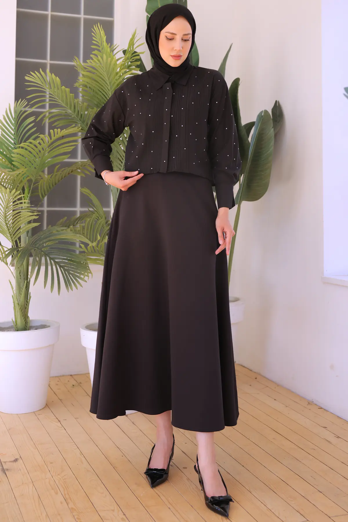 Stone Detailed Pleated Short Shirt-detail