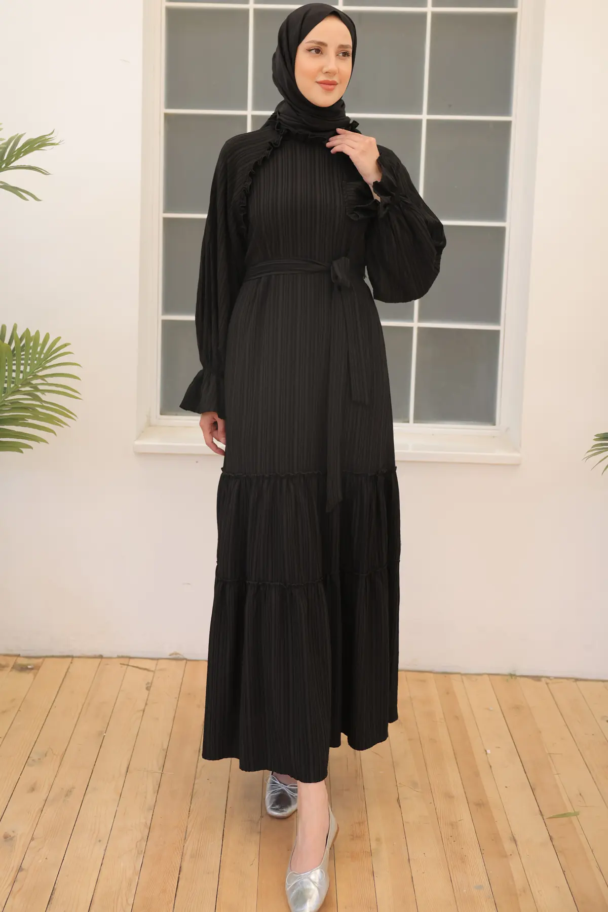 2084 Kuşaklı Fırfır Detaylı Elbise Siyah-detail