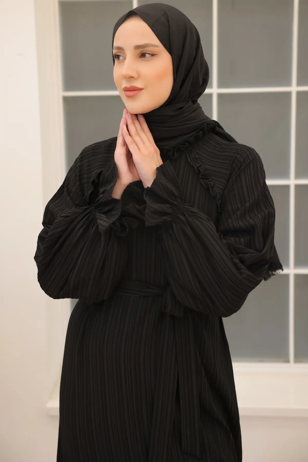 2084 Kuşaklı Fırfır Detaylı Elbise Siyah-detail