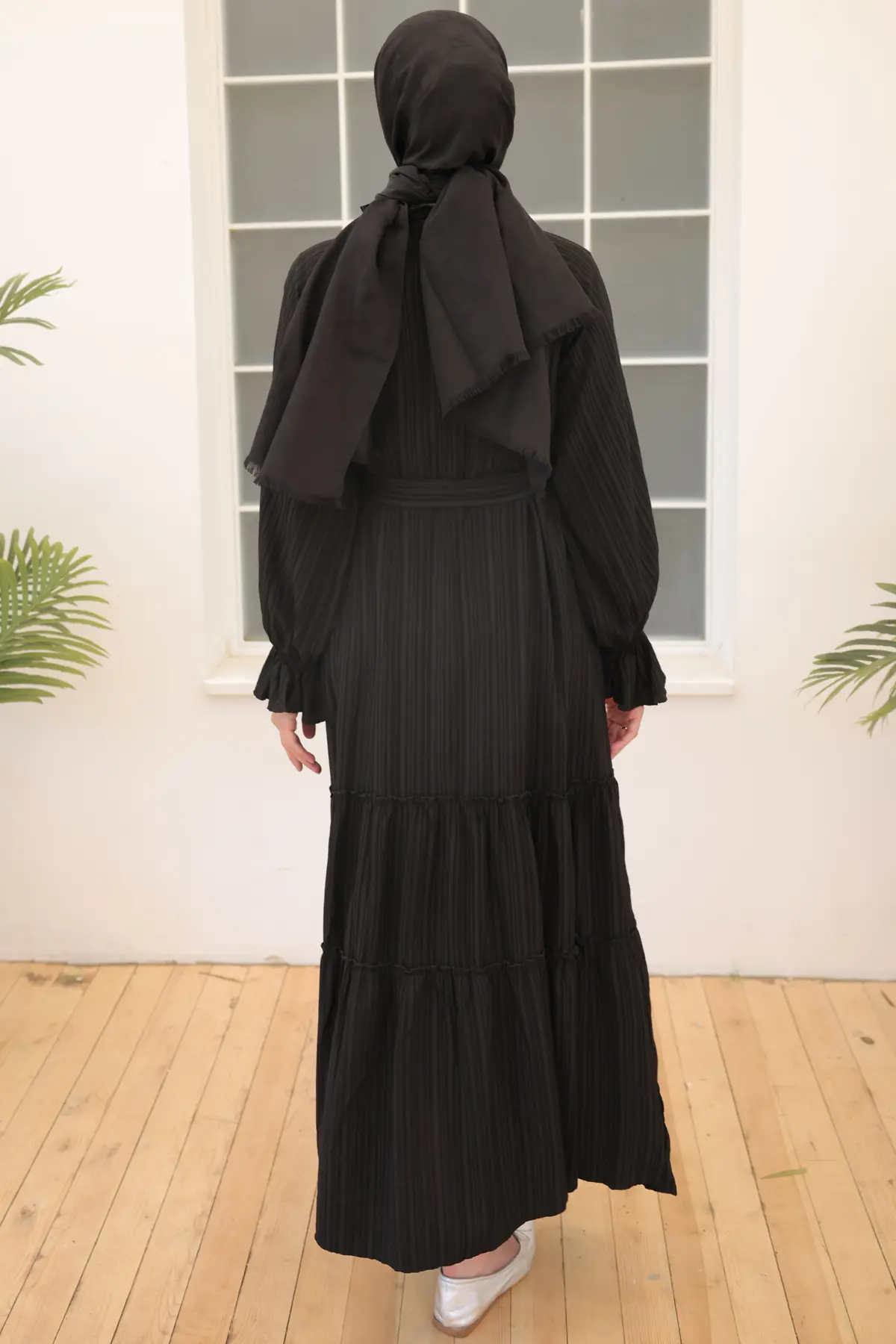 2084 Kuşaklı Fırfır Detaylı Elbise Siyah-detail