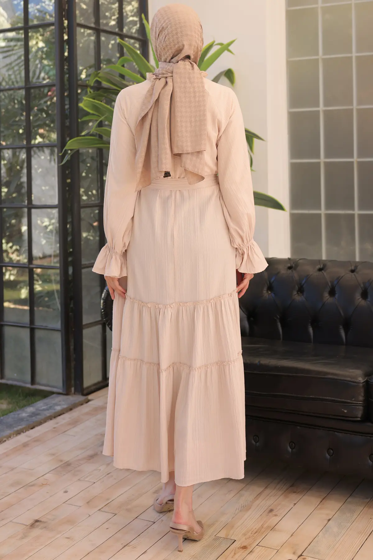 2084 Kuşaklı Fırfır Detaylı Elbise Taş Rengi-detail