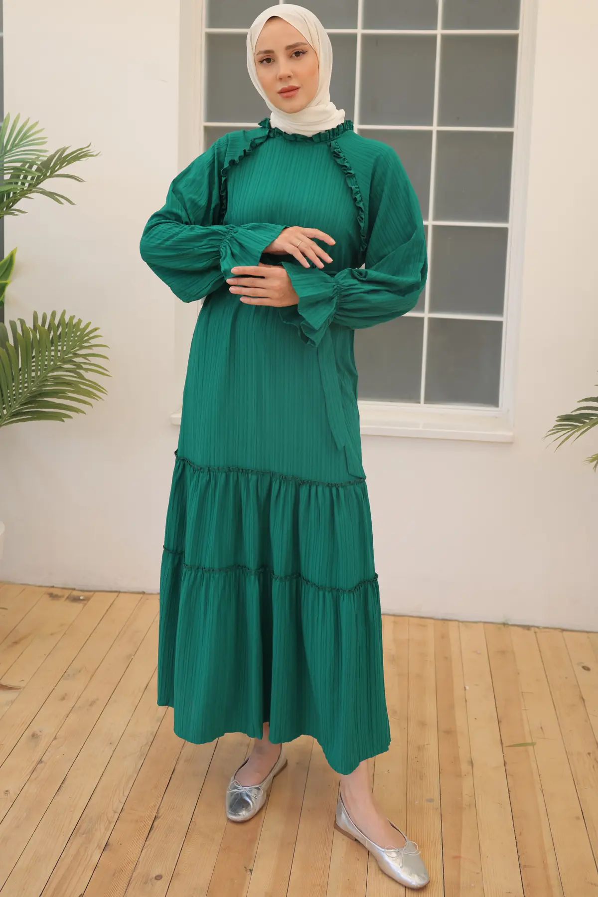 2084 Kuşaklı Fırfır Detaylı Elbise Zümrüt Yeşili-detail
