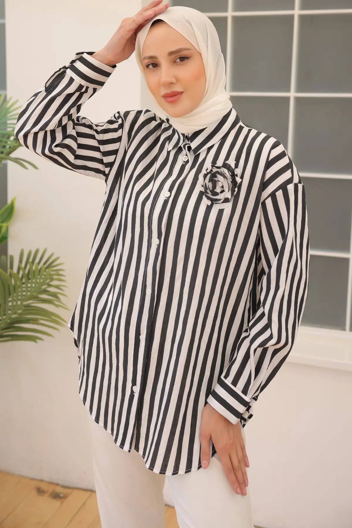 2094 Gül Aksesuarlı Çizgili Gömlek Siyah-detail