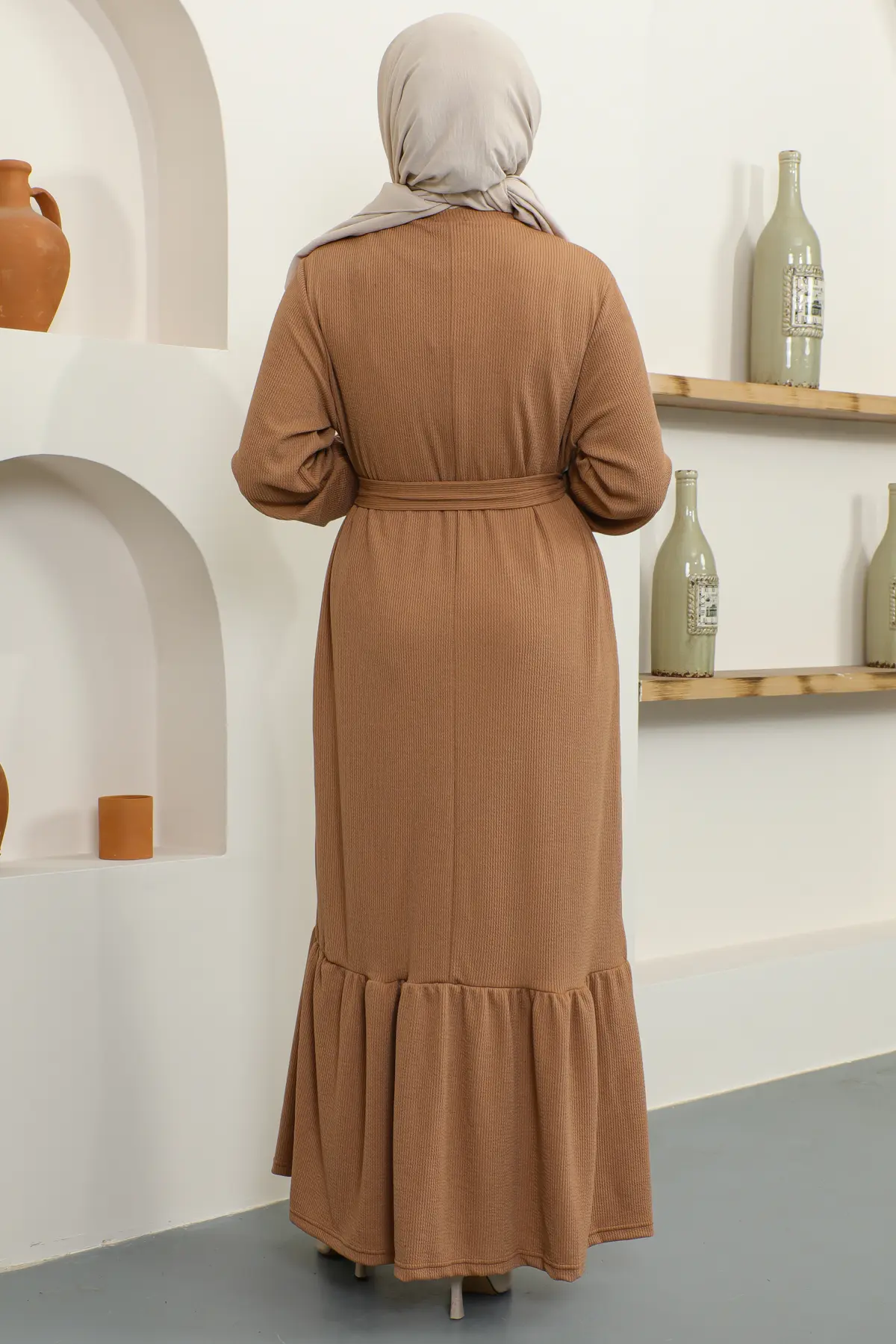 2218 Burgu Broşlu Elbise Camel-detail