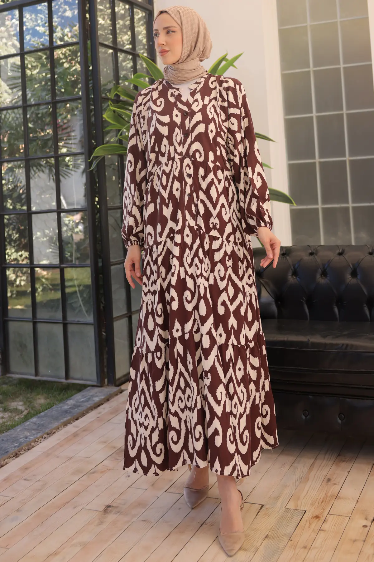 2324 Önü Düğmeli Desenli Tesettür Elbise Kahverengi-detail